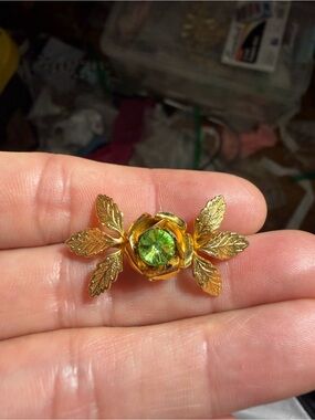 Vintage Gold-Tone Floral Brooch with Green Crystal Center